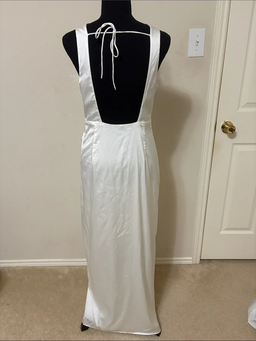 Abercrombie & Fitch White Sleeveless Knot-Detail Maxi Dress